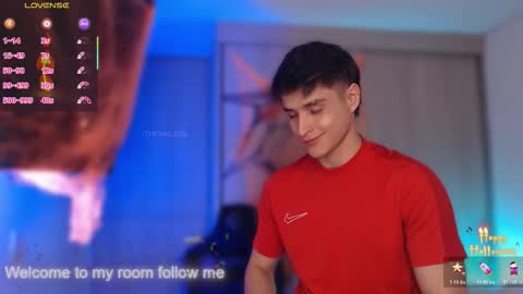 Snapshot of thomklein chatting on 10-31-25, 05:25 Thom Klein online show from 10-31-25, 05:25