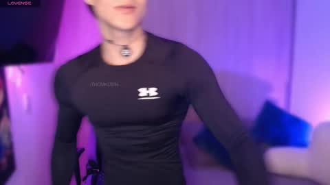 Snapshot of thomklein chatting on 11-14-25, 09:41 Thom Klein online show from 11-14-25, 09:41