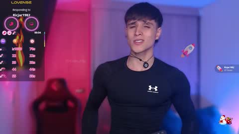 Snapshot of thomklein chatting on 11-18-25, 09:03 Thom Klein online show from 11-18-25, 09:03