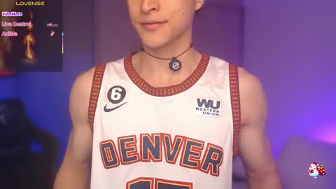 Snapshot of thomklein chatting on 11-22-25, 09:19 Thom Klein online show from 11-22-25, 09:19