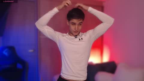 Snapshot of thomklein chatting on 11-24-25, 09:09 Thom Klein online show from 11-24-25, 09:09