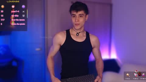 Snapshot of thomklein chatting on 11-25-25, 09:09 Thom Klein online show from 11-25-25, 09:09