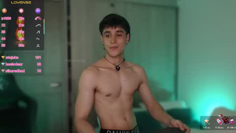 Snapshot of thomklein chatting on 11-25-25, 09:15 Thom Klein online show from 11-25-25, 09:15