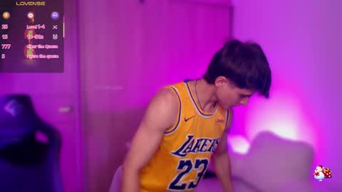 Snapshot of thomklein chatting on 11-26-25, 07:04 Thom Klein online show from 11-26-25, 07:04