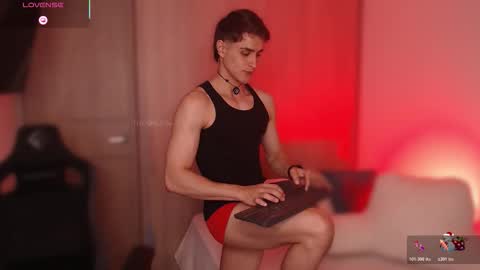 Snapshot of thomklein chatting on 11-29-25, 05:49 Thom Klein online show from 11-29-25, 05:49