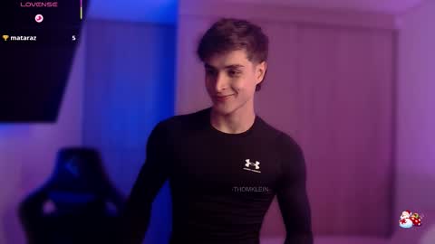 Snapshot of thomklein chatting on 12-16-25, 08:14 Thom Klein online show from 12-16-25, 08:14