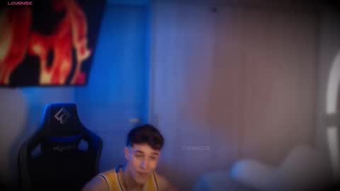 Snapshot of thomklein chatting on 12-19-25, 07:43 Thom Klein online show from 12-19-25, 07:43