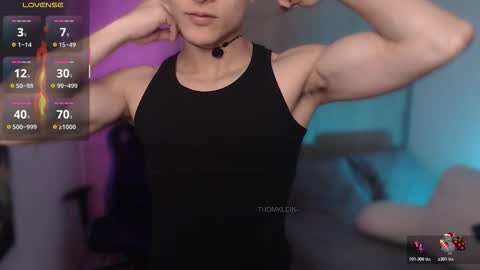 Snapshot of thomklein chatting on 01-05-26, 08:01 Thom Klein online show from 01-05-26, 08:01