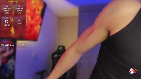 Snapshot of thomklein chatting on 01-13-26, 07:30 Thom Klein online show from 01-13-26, 07:30