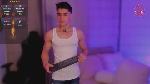 Snapshot of thomklein chatting on 02-05-26, 07:51 Thom Klein online show from 02-05-26, 07:51