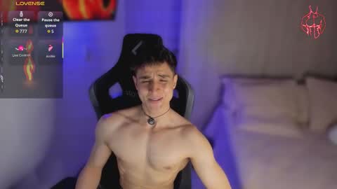 Snapshot of thomklein chatting on 02-13-26, 07:32 Thom Klein online show from 02-13-26, 07:32