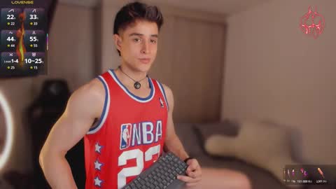 Snapshot of thomklein chatting on 02-26-26, 08:30 Thom Klein online show from 02-26-26, 08:30