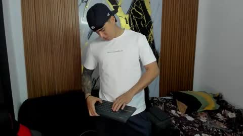 Snapshot of thomson_hot01 chatting on 01-09-26, 05:32 thomson_hot01 online show from 01-09-26, 05:32