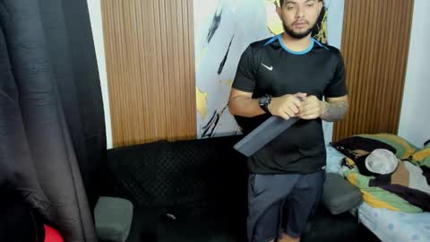 Snapshot of thomson_hot01 chatting on 01-12-26, 05:01 thomson_hot01 online show from 01-12-26, 05:01