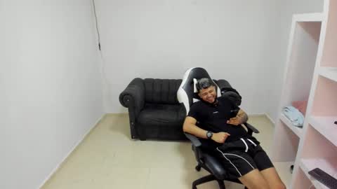 Snapshot of thomson_hot01 chatting on 02-15-26, 07:51 thomson_hot01 online show from 02-15-26, 07:51