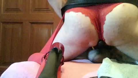 Snapshot of thongsandstockings chatting on 09-23-25, 11:52 Thongsandstocking online show from 09-23-25, 11:52