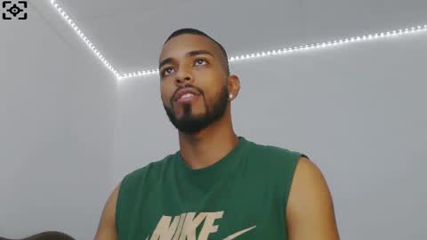 Snapshot of thonymaster chatting on 02-14-25, 03:33 thonyy online show from 02-14-25, 03:33