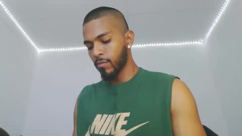 Snapshot of thonymaster chatting on 02-14-25, 06:34 thonyy online show from 02-14-25, 06:34