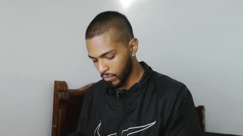 Snapshot of thonymaster chatting on 02-17-25, 03:47 thonyy online show from 02-17-25, 03:47