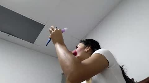 Snapshot of thonymaster chatting on 09-15-25, 11:05 thonyy online show from 09-15-25, 11:05