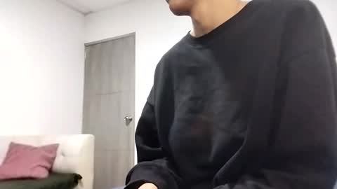 Snapshot of thonymaster chatting on 10-13-25, 12:32 thonyy online show from 10-13-25, 12:32