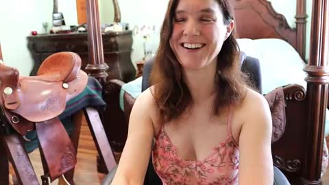 Snapshot of thornbury_rose chatting on 03-06-25, 05:54 ThornburyRose online show from 03-06-25, 05:54