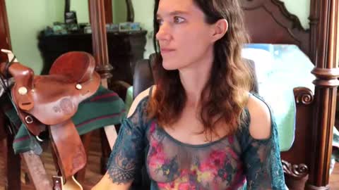 Snapshot of thornbury_rose chatting on 09-25-25, 03:27 ThornburyRose online show from 09-25-25, 03:27