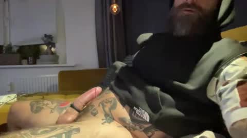 Snapshot of throatface_killah chatting on 10-11-25, 02:00 throatface_killah online show from 10-11-25, 02:00