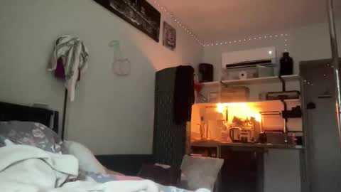 Snapshot of throatyygoat chatting on 11-14-25, 05:00 throatyygoat online show from 11-14-25, 05:00