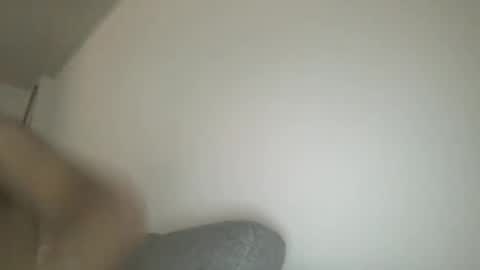 Snapshot of throwawayyourgun chatting on 09-30-25, 06:46 Luka online show from 09-30-25, 06:46