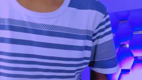 Snapshot of tiago_xxx_ chatting on 10-23-25, 10:41 tiago_xxx_ online show from 10-23-25, 10:41