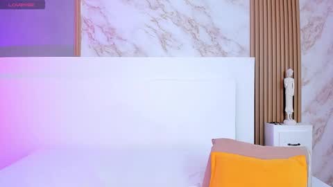 Snapshot of tianaglow4 chatting on 10-18-25, 12:06 tianaglow4 online show from 10-18-25, 12:06