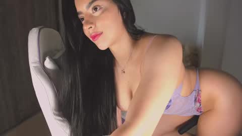 Tiaraaa 02 online show from 09-13-25, 06:02