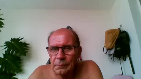 tiaretiareopui online show from 11-15-25, 09:39