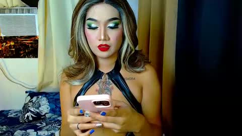 tiarrafoxs online show from 01-05-25, 07:39