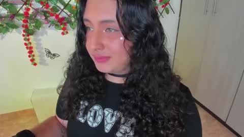 Snapshot of tich___ chatting on 05-31-26, 06:09 tich___ online show from 05-31-26, 06:09
