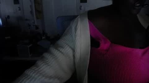 Snapshot of tierrahenri chatting on 12-17-25, 08:59 Tierra Henri online show from 12-17-25, 08:59