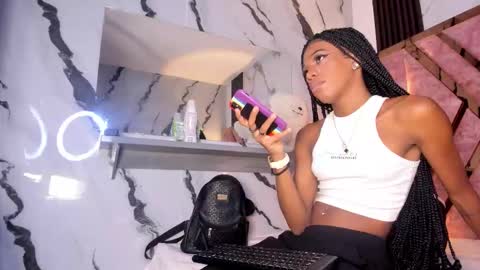 Snapshot of tifany_bigdick chatting on 12-22-25, 06:38 Tifanny online show from 12-22-25, 06:38