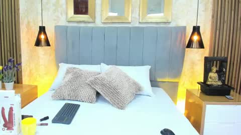 Snapshot of tifany_boobsgb chatting on 09-15-25, 08:09 Dana Montoya online show from 09-15-25, 08:09