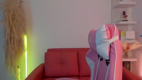 Tiffany online show from 12-21-25, 10:39