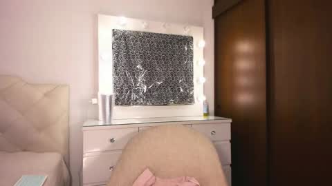 Tiff online show from 02-06-26, 01:43