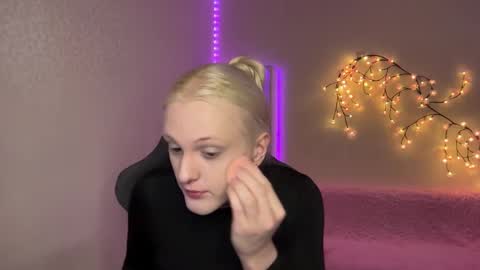 Amira online show from 11-26-25, 09:54