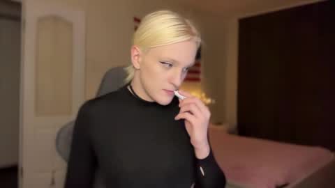 Amira online show from 12-15-25, 09:13