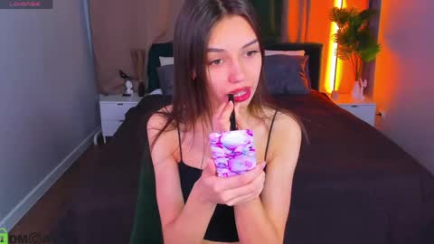 Tiffany online show from 04-27-26, 01:03