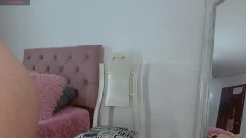 Snapshot of tiffany_beauty18 chatting on 02-18-25, 02:06 Tifanny online show from 02-18-25, 02:06