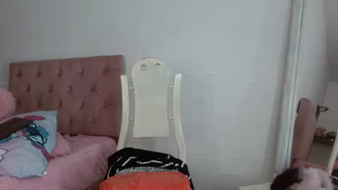 Snapshot of tiffany_beauty18 chatting on 03-09-25, 09:03 Tifanny online show from 03-09-25, 09:03