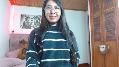 Snapshot of tiffany_beauty18 chatting on 10-10-25, 01:43 Tifanny online show from 10-10-25, 01:43