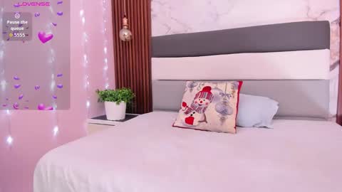 TIFFANY BELLO  online show from 12-03-25, 07:56