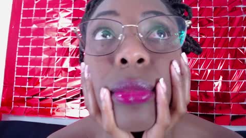 Snapshot of tiffany_gomez9 chatting on 02-26-25, 03:32 Tiffany online show from 02-26-25, 03:32