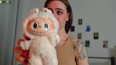 Snapshot of tiffany_loong chatting on 10-16-25, 01:39 tiffany online show from 10-16-25, 01:39